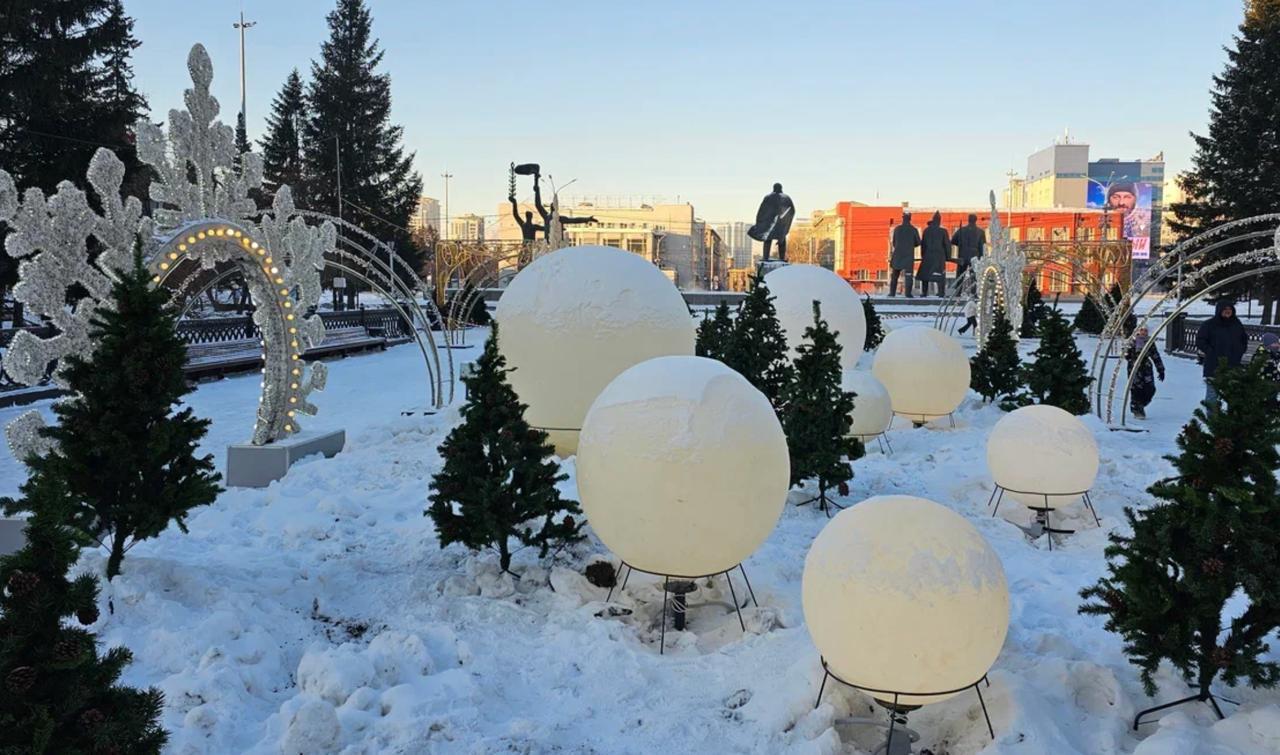 Фото Новосибирск встречает зиму: фоторепортаж с праздничных улиц 3